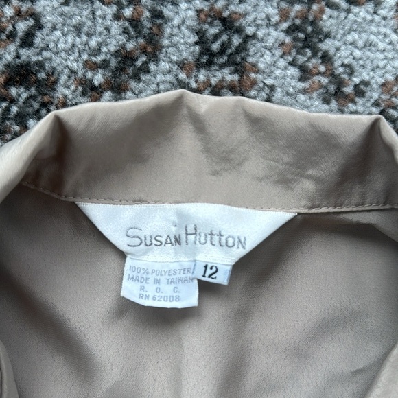 Vintage Susan Hutton Pleated Button Down Blouse Beige 12 - Picture 3 of 6
